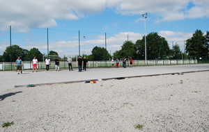 une petite partie de pétanque pour digérer le bon couscous