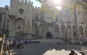 Jeudi matin le Palais des Papes â  Avignon