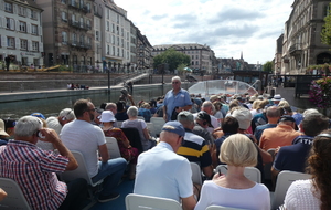 Promenade en bateau mouche sur les canaux 