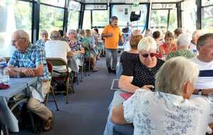 Déjeuner sur le bateau croisière