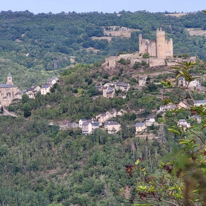 5 au 12 septembre Voyage en AVEYRON à NAJAC - Vue d'ensemble de la ville de Najac